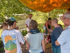 SolaWi-Mitglieder erarbeiten sich Wissen zum Thema Lebensmittelverschwendung